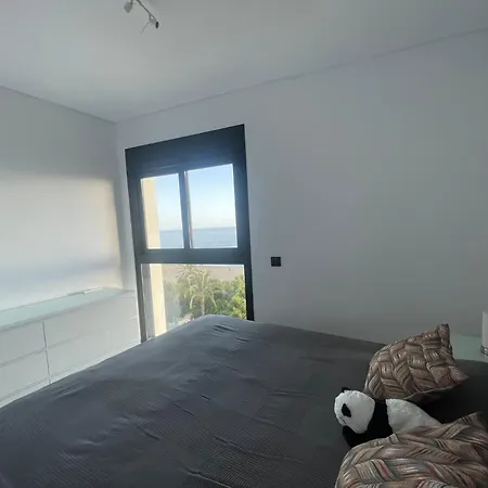 En Primera Linea, Centro